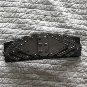 Dark grey belt with grey metal detail